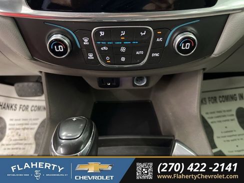 Used 2020 Chevrolet Traverse LT image 28