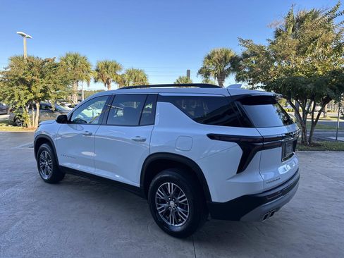 Used 2025 Chevrolet Traverse LT image 5