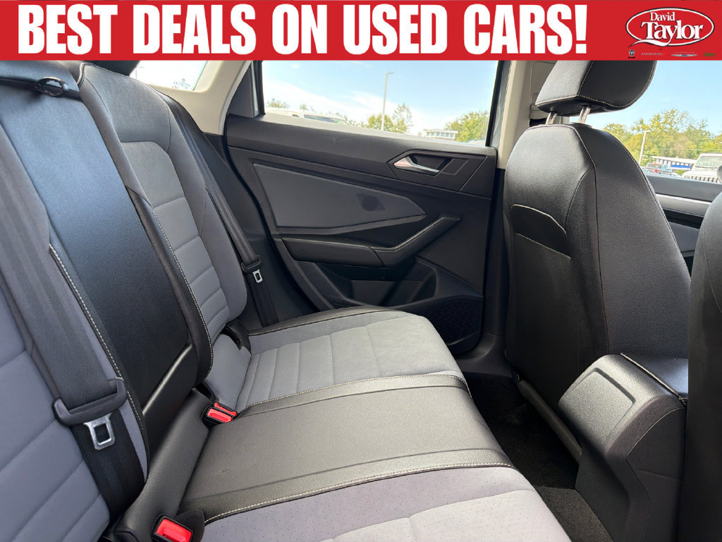 Used 2025 Volkswagen Jetta SE FWD image 31