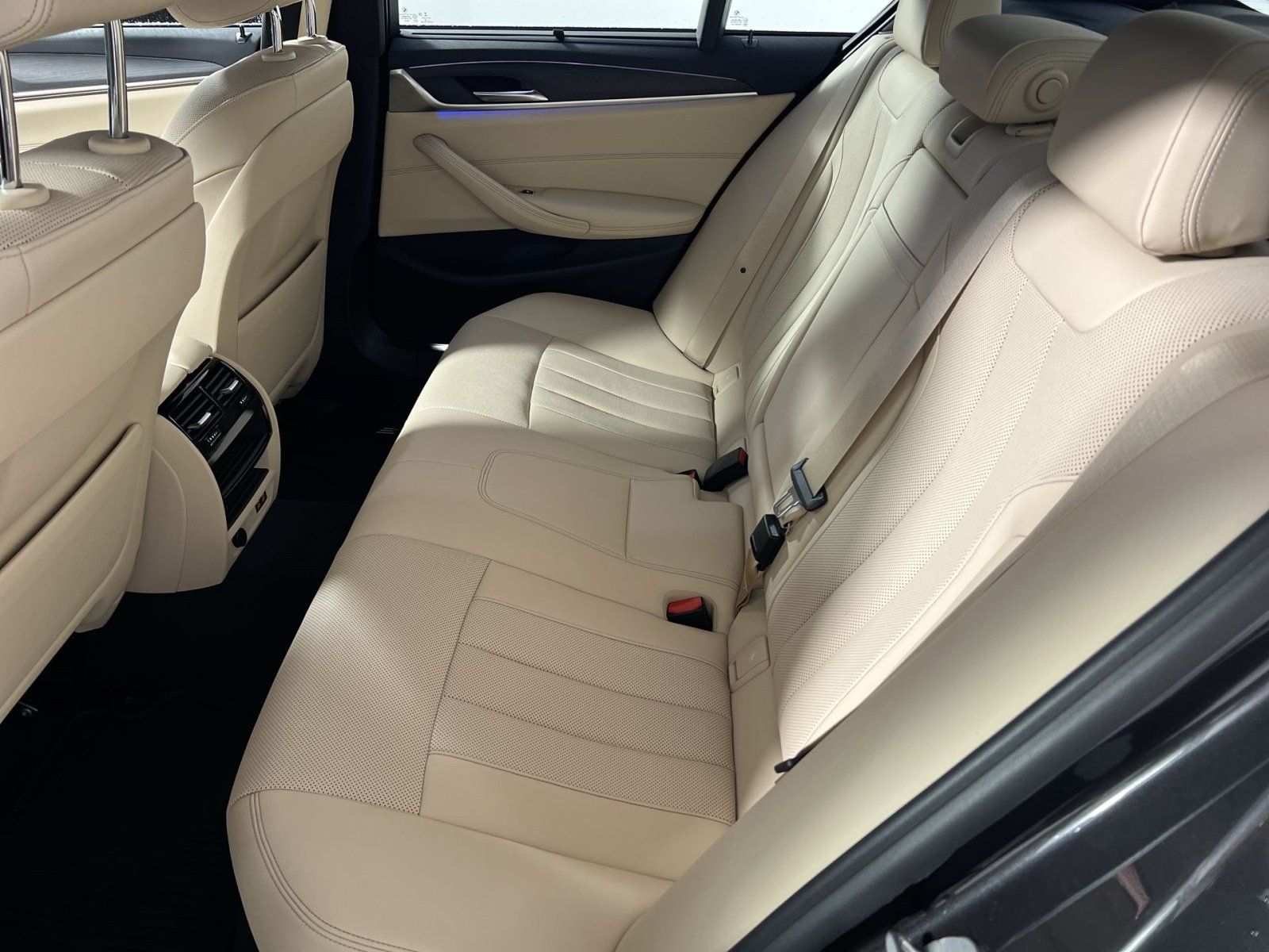 Used 2021 BMW 530i xDrive w/ Convenience Package AWD/4WD image 25
