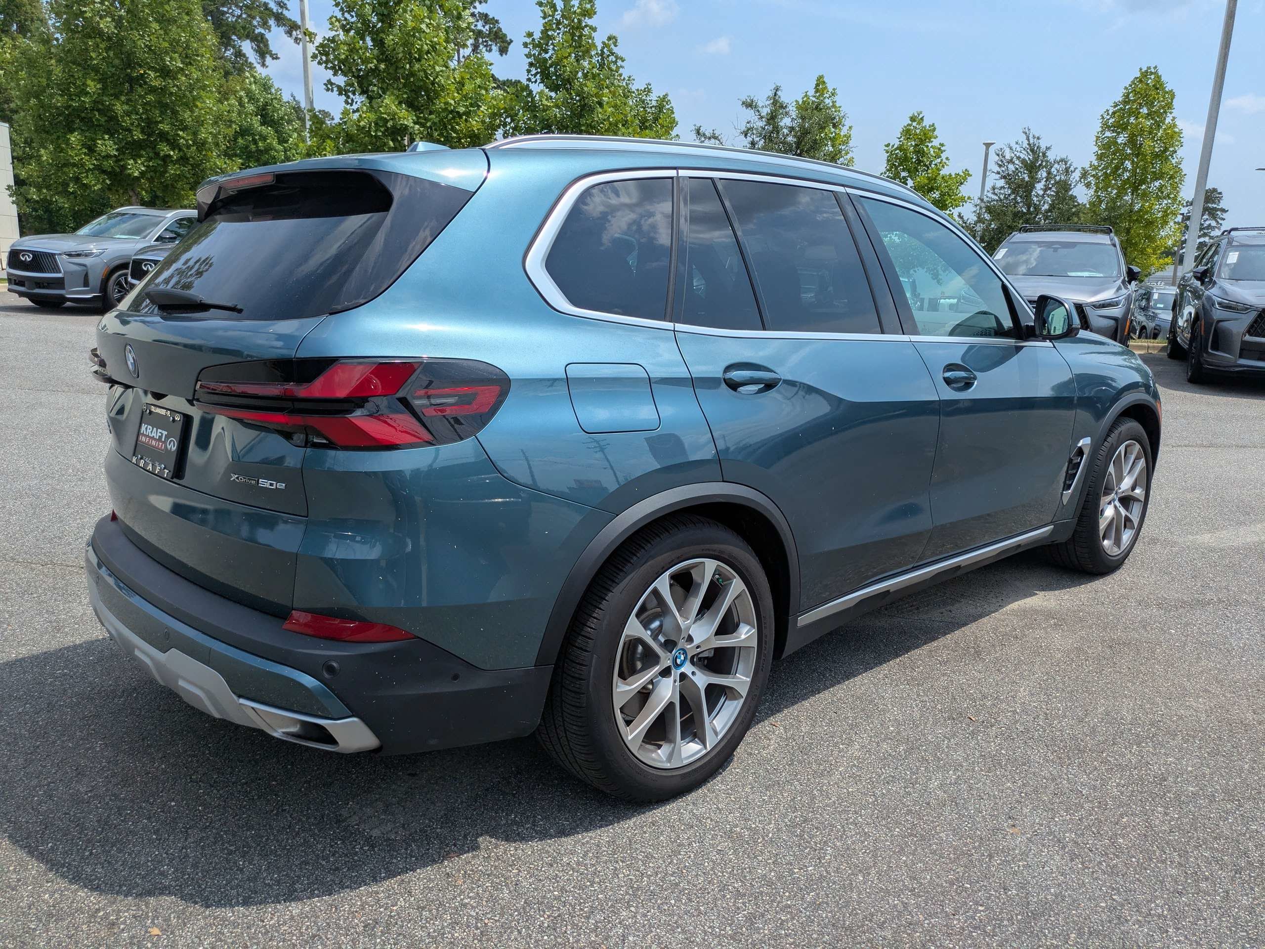 Used 2024 BMW X5 xDrive50e w/ Premium Package AWD/4WD image 4