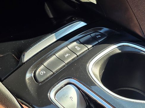 Used 2023 Buick Envision Essence image 30