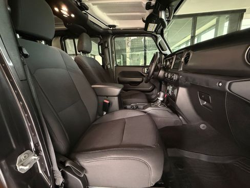 Used 2021 Jeep Gladiator Sport AWD/4WD image 19