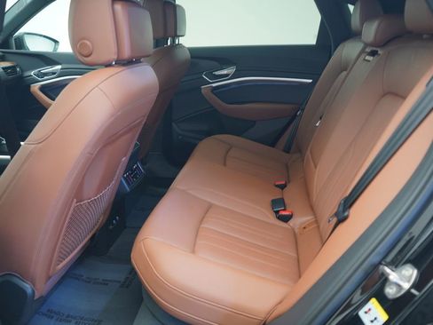 Used 2022 Audi e-tron Premium Plus w/ Premium Plus Package image 6