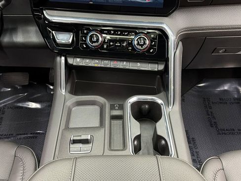 Used 2025 GMC Sierra 3500 Denali w/ Denali Reserve Package AWD/4WD image 33