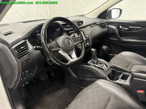Used 2022 Nissan Rogue Sport SV w/ Technology Package AWD/4WD image 3