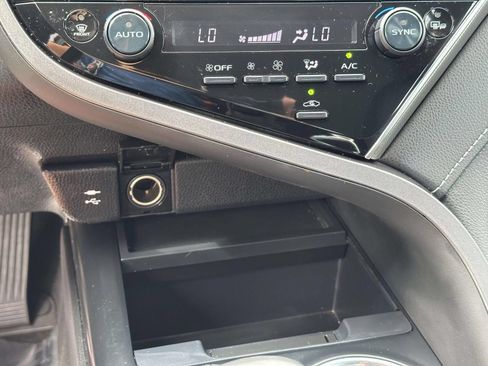 Used 2018 Toyota Camry XSE FWD image 12