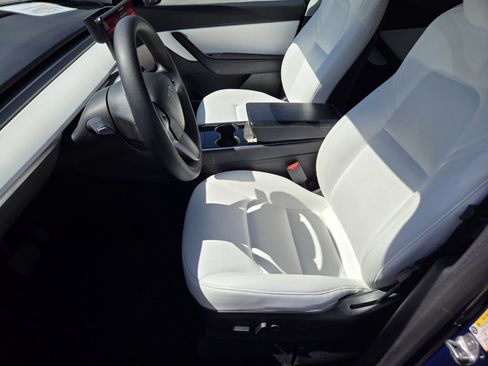 Used 2021 Tesla Model Y Long Range AWD/4WD image 10