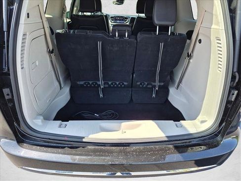 Used 2022 Chrysler Pacifica Touring-L FWD image 6