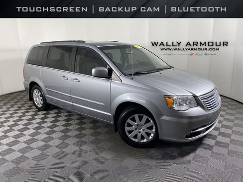 Used 2015 Chrysler Town & Country Touring w/ Driver Convenience Group FWD image 1