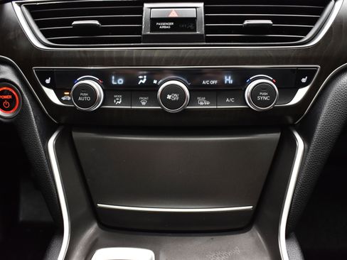Used 2018 Honda Accord EX image 33