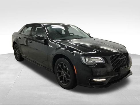 Used 2023 Chrysler 300 Touring L w/ Popular Equipment Group image 3