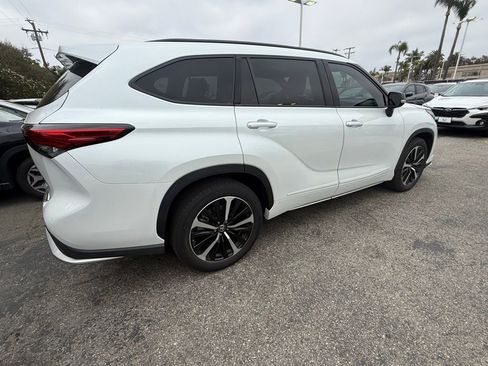 Used 2022 Toyota Highlander XSE FWD image 4