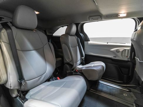 New 2026 Toyota Sienna XLE FWD image 37