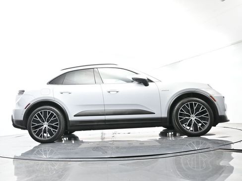 Certified 2025 Porsche Macan Electric RWD image 54
