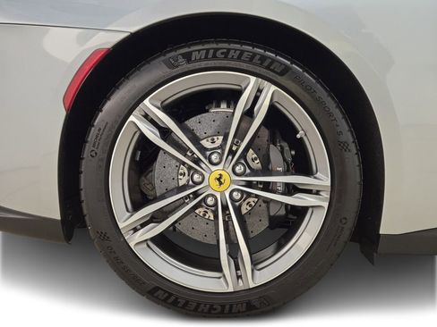 Used 2017 Ferrari GTC4Lusso AWD/4WD image 11