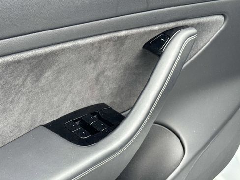 Used 2019 Tesla Model 3 Standard Range Plus image 17