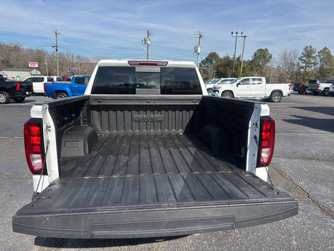 Used 2024 GMC Sierra 1500 SLE w/ Preferred Package image 9