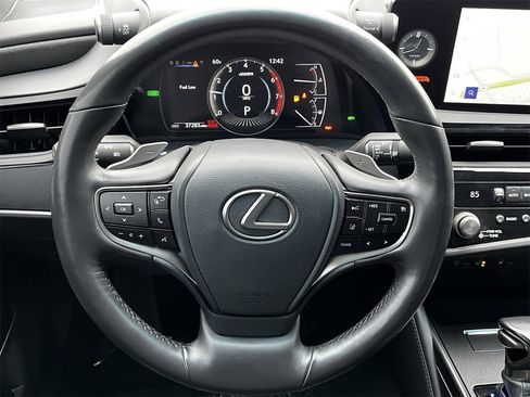 Used 2023 Lexus ES 300h w/ Premium Package image 11