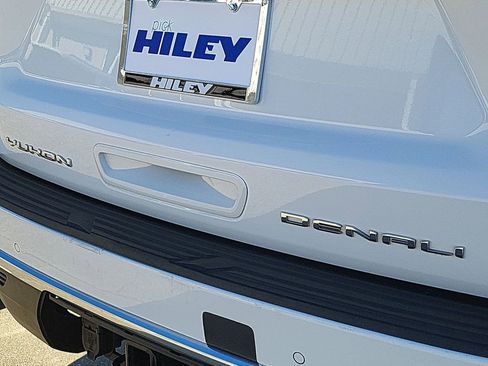 Used 2023 GMC Yukon XL Denali image 31