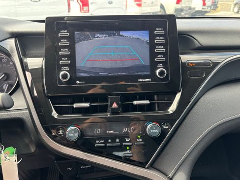 Used 2024 Toyota Camry SE image 17