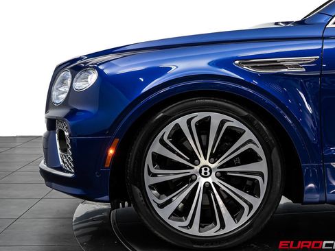 Used 2021 Bentley Bentayga AWD/4WD image 13