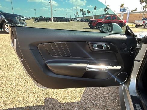 Used 2018 Ford Mustang GT Premium RWD image 10