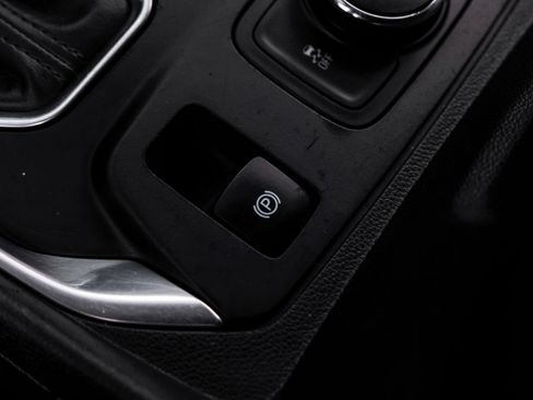 Used 2019 Chevrolet Traverse LT image 26