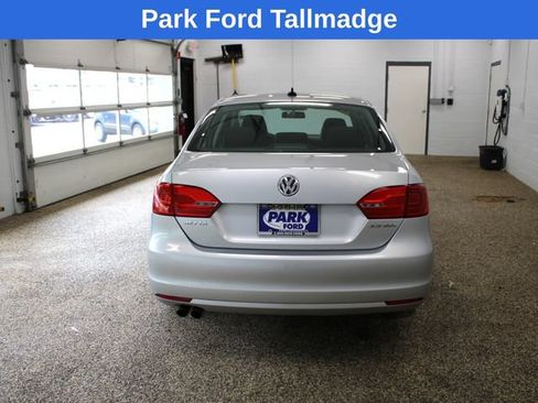 Used 2012 Volkswagen Jetta SEL FWD image 4