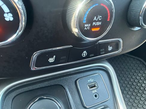 Used 2018 Jeep Compass Latitude w/ Cold Weather Group AWD/4WD image 13