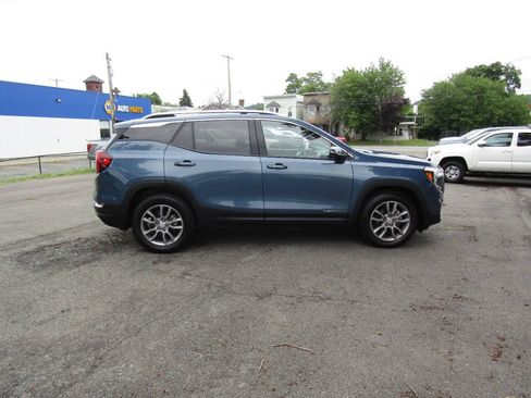 Used 2024 GMC Terrain SLT AWD/4WD image 9