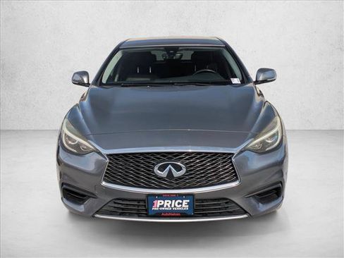Used 2017 INFINITI QX30 image 2