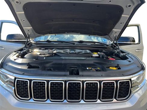 Used 2024 Jeep Wagoneer Base image 20