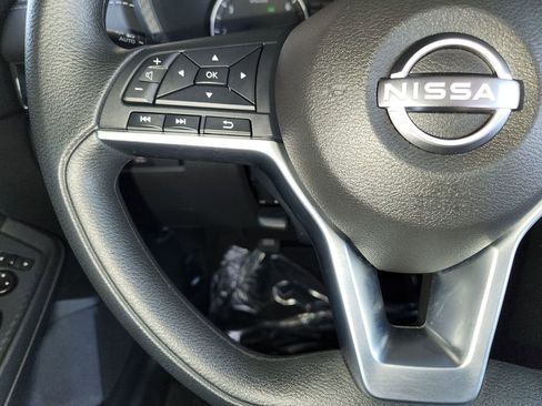 Used 2025 Nissan Sentra SV FWD image 23
