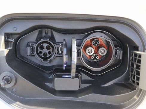 Used 2023 Mitsubishi Outlander SEL image 38