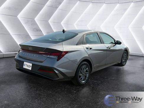 Used 2024 Hyundai Elantra SEL image 5