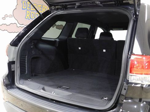 Used 2019 Jeep Grand Cherokee Laredo image 79