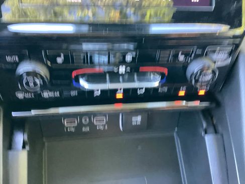 New 2025 Jeep Grand Cherokee L Laredo w/ Luxury Tech Group I image 24