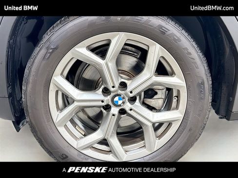 Used 2024 BMW X4 xDrive30i w/ Premium Package AWD/4WD image 2
