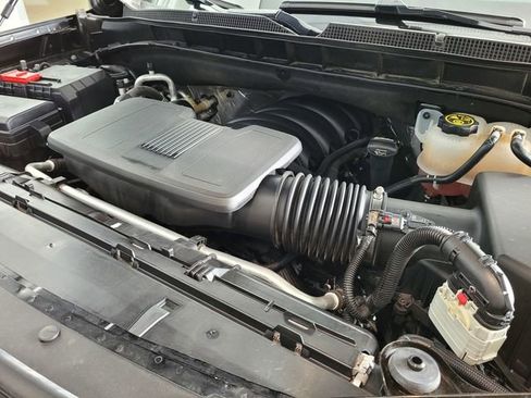 Used 2023 Chevrolet Suburban Z71 w/ Z71 Off-Road Package AWD/4WD image 27