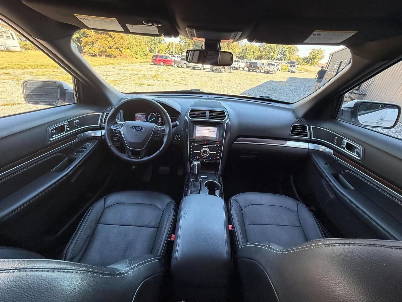 Used 2018 Ford Explorer Limited w/ Equipment Group 301A FWD image 11