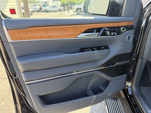 Used 2022 Jeep Grand Wagoneer Series II image 14
