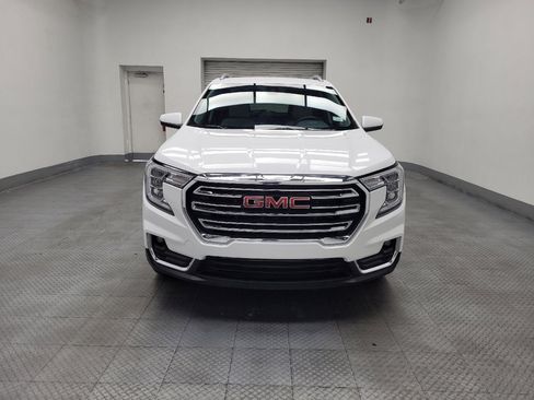 Used 2024 GMC Terrain SLT image 15