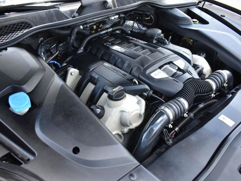 Used 2015 Porsche Cayenne Turbo image 50