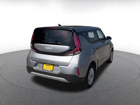 Used 2025 Kia Soul LX w/ LX Technology Package FWD image 15