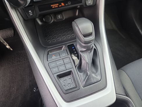 Used 2022 Toyota RAV4 LE image 28