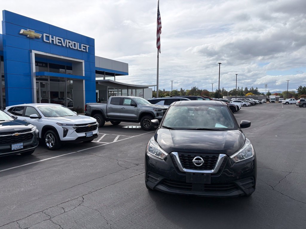 Used 2020 Nissan Kicks S FWD image 2