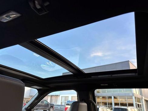 Used 2025 Ford F150 Lariat w/ Equipment Group 501A Mid image 12