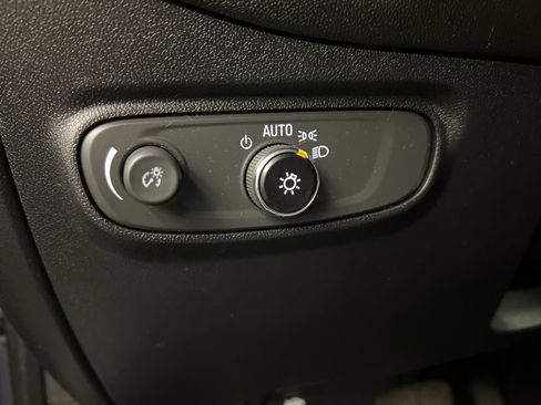 Used 2018 Chevrolet Equinox LT image 22