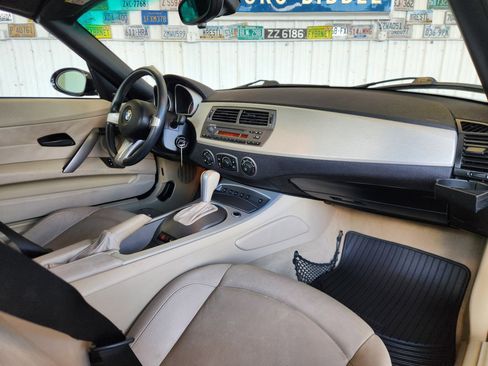 Used 2003 BMW Z4 3.0i image 2